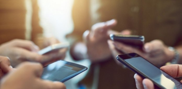Smartphone Overuse Can Lead to These 3 Health Problems