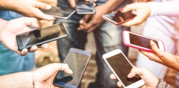 What is Pakistan’s number among the countries that use the most smartphones?