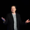 Elon Musk makes a U-turn, he declares to buy Twitter again