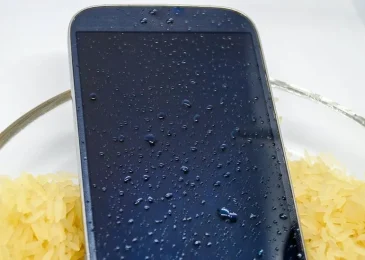 Apple Advises Against Rice Drying Method for Wet iPhones