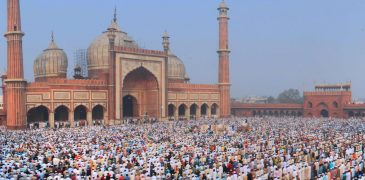 Celebrating Eid ul-Fitr in Pakistan: Traditions, Shopping, and Festivities