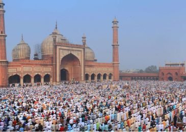 Celebrating Eid ul-Fitr in Pakistan: Traditions, Shopping, and Festivities