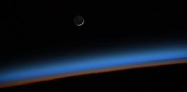 NASA Astronaut Captures Stunning Moonrise From Space