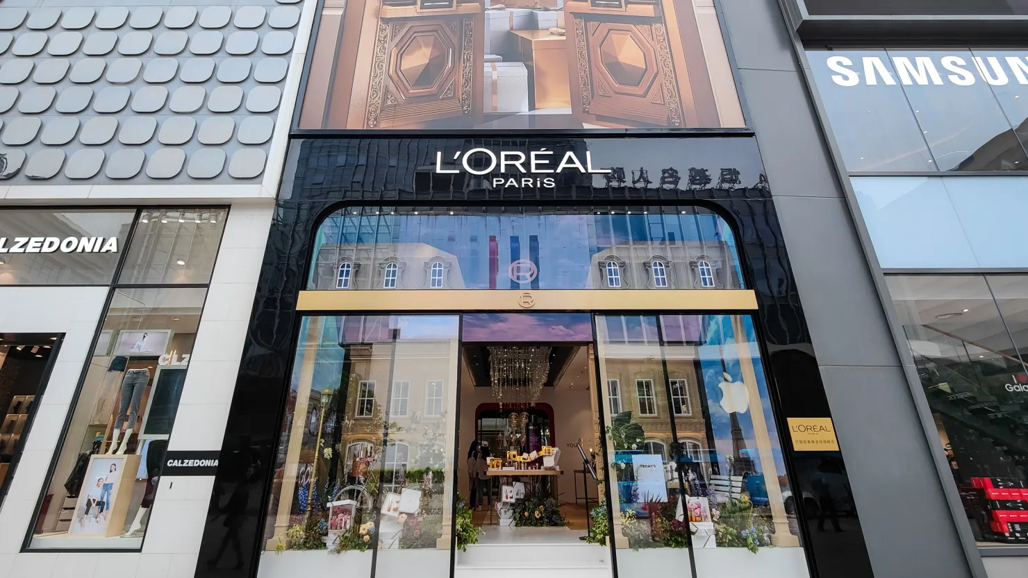 After failing in China, world's largest beauty conglomerate L'Oréal enters U.S. market