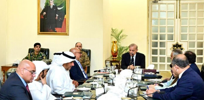 Dar, Etisalat CEO Discuss Digital Investment in Pakistan Telecom Sector